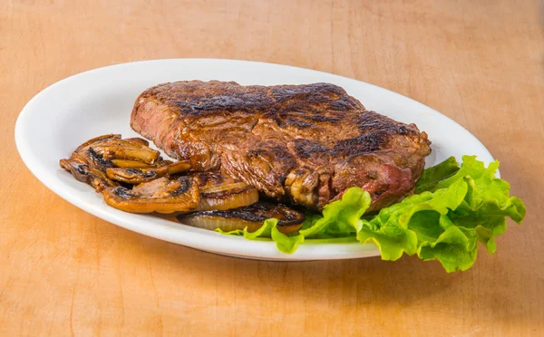 Kokt läckra grillade biff grill — Stockfoto