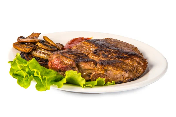 Варений смачний смажений стейк барбекю ізольований на білому — стокове фото