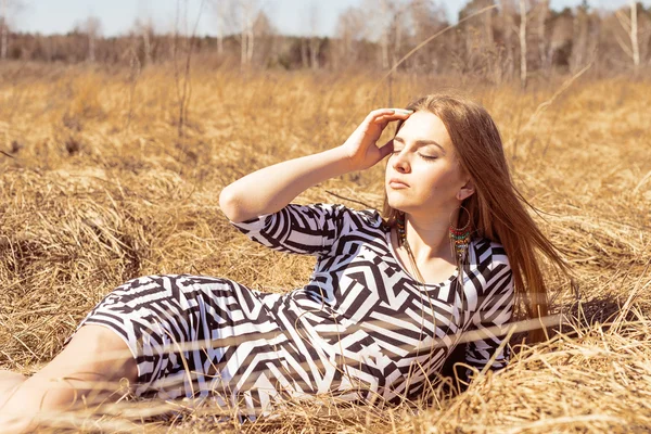 Young Beautiful Woman Outdoor Portrait — Stock Photo, Image