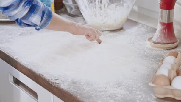 Happy baker home dapur — Stok Video