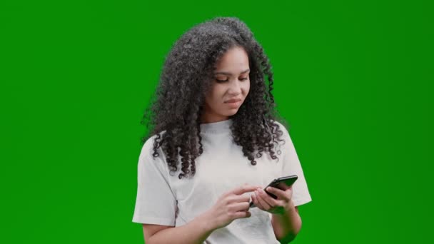 Shocked Woman Curly Long Hair Dressed White Shirt Holding Smartphone — Stockvideo