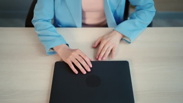 Close Woman Sitting Desk Turn Laptop Typing Keyboard Businesswoman Wearing — Wideo stockowe