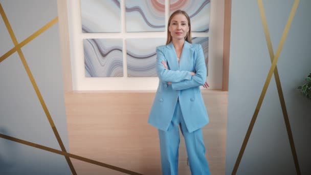 Confident Business Woman Wearing Elegant Blue Suit Posing Office Friendly — Video