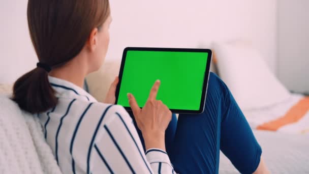 View Shoulder Woman Holding Green Screen Displayed Digital Table Tap — Stockvideo