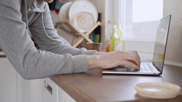 Close Shot Businessman Wearing Gray Hoodie Standing Table Typing Laptop — Vídeos de Stock