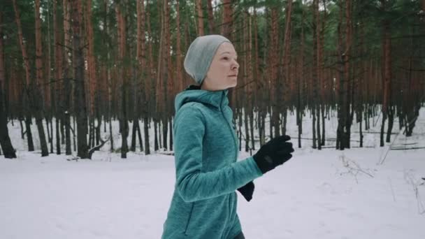 Woman Running Snow Track Forest Cardio Workout Training Race Competition — Wideo stockowe