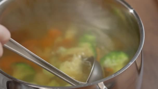 Roll Shot Lunch Home Open Pot Lid Vegetable Soup Carrot — 图库视频影像