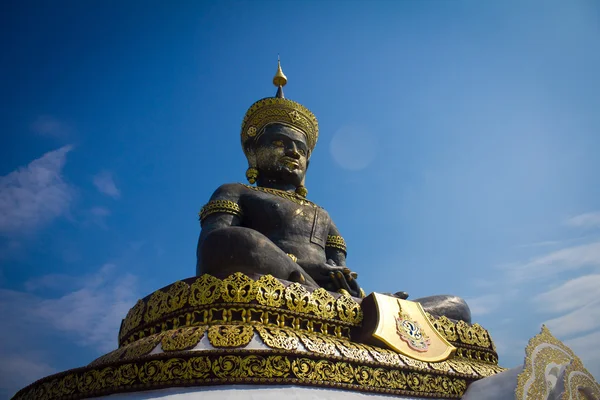 Gran Buda imagen llamada Phra Buddha Maha Thammaracha en Traiphum — Foto de Stock