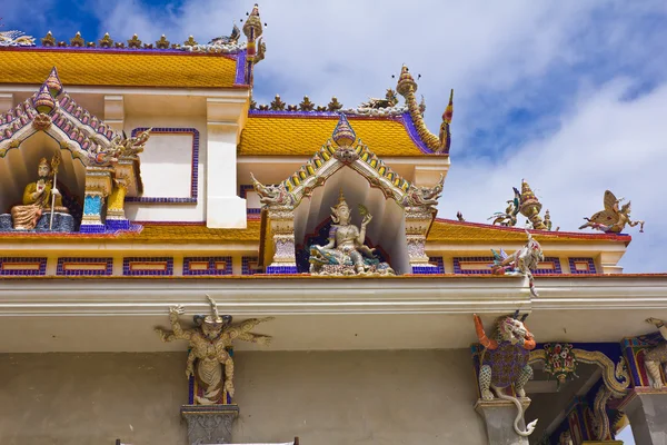 Fantasy statue at Pariwart temple — Stock Photo, Image