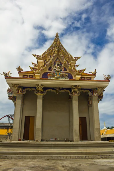 Novo estilo de templo tailandês no templo de Pariwart — Fotografia de Stock