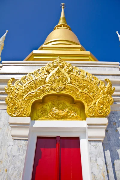 Altın stupa, chiang rai, Tayland tapınak — Stok fotoğraf