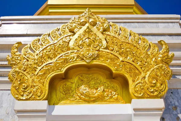 Goldene Stupa, Tempel in Chiang Rai, Thailand — Stockfoto