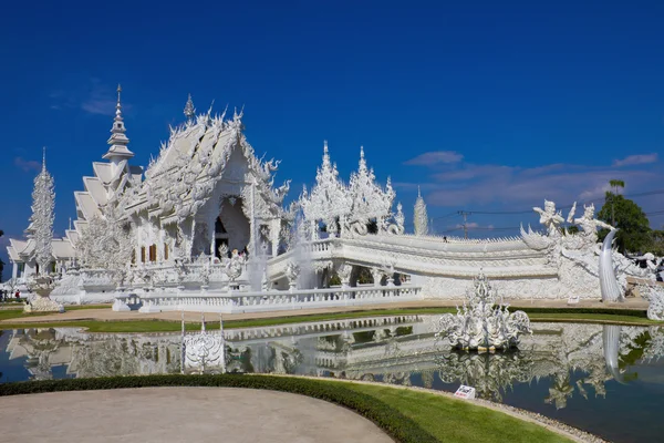 Piękny biały świątyni, świątyni rong khun, chiangrai, Tajlandia. — Zdjęcie stockowe