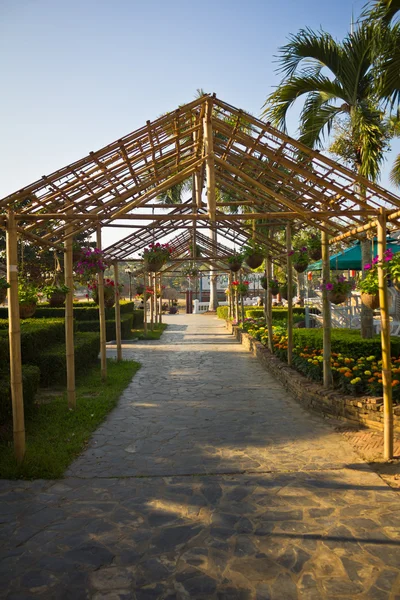 Walkway in the garden with the bamboo roof in rural styles. — Stock Photo, Image