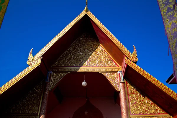 Wunderschöner Tempel im Norden Thailands. — Stockfoto