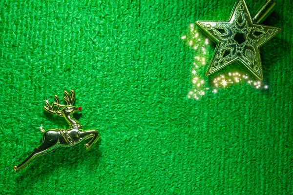 Reindeer with the star on green , Christmas background — Stock Photo, Image