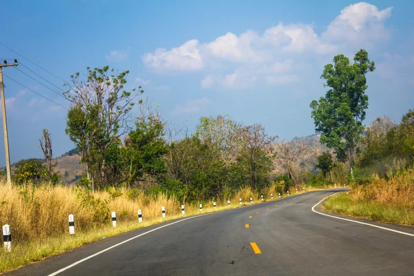 Beautiful landscape with winding road in the mountains — Stock Photo, Image