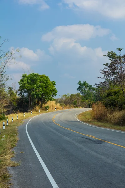 Beautiful landscape with winding road in the mountains — Stock Photo, Image