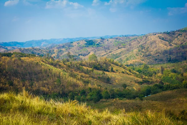 Hermosa vista del complejo montañoso en el norte de Tailandia . — Foto de Stock