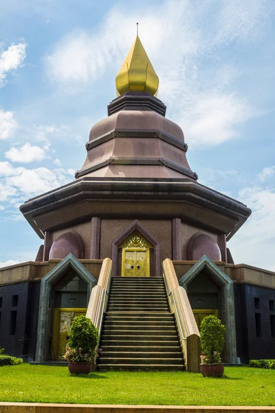 泰国塔拉特省白莲寺. — 图库照片