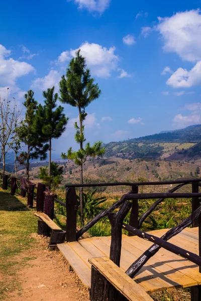 Gezichtspunt op een hoge berg in thailand. — Stockfoto