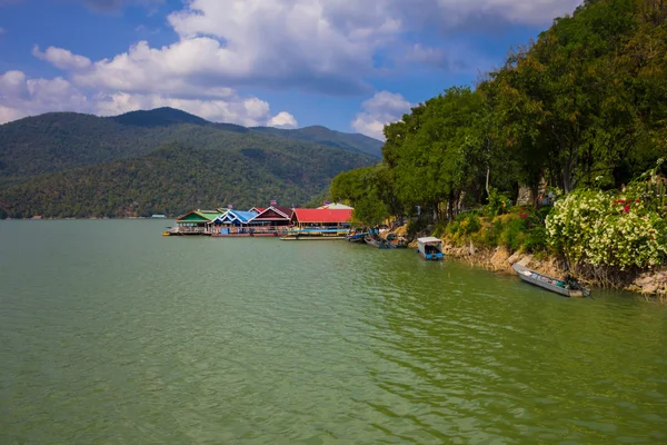 Raft in Bhumibol Dam, Thailand — Stock Photo, Image