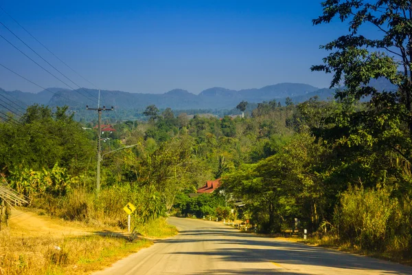 On country road. — Stock Photo, Image