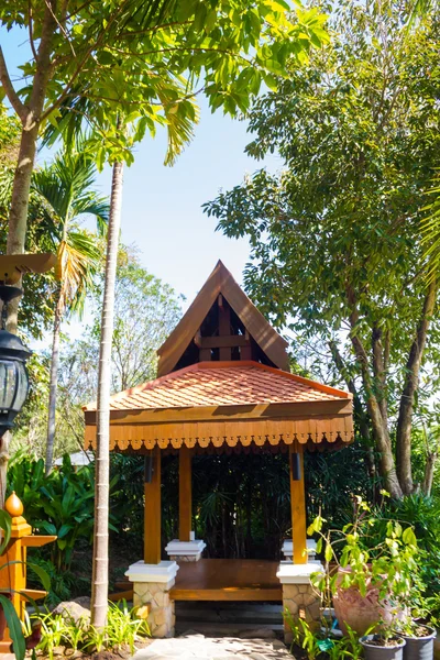 Pavilion in the garden. — Stock Photo, Image