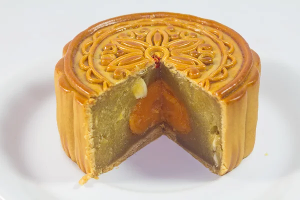 흰색 접시에 mooncake — 스톡 사진