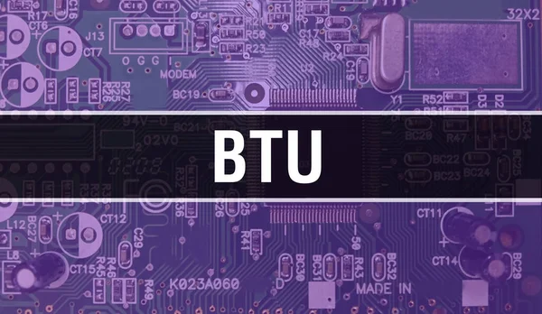 コンピュータのマザーボードとBtuの概念 技術マザーボードのデジタル技術の背景に書かれたBtuテキスト プリント基板とチップを内蔵したBtuが集積回路上でクローズアップ Backgrown — ストック写真