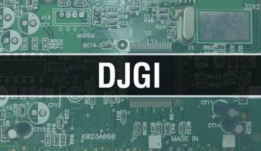 Bilgisayar anakartlı DJGI kavramı. DJGI metni Teknoloji Anakartının Dijital Teknolojisi üzerine yazılmış. Yazdırılmış devre kartı ile DJGI ve Chip entegre devre Backgroun üzerinde kapatın