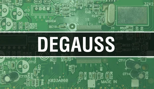 Bilgisayar anakart ile Degauss kavramı. Degauss metni Teknoloji Anakart Dijital Teknoloji arka planı üzerine yazılmış. Yazdırılmış devre kartı ile Degauss ve Chip entegre devreleri kapatın