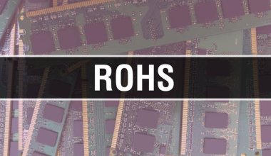 Bilgisayar anakartlı RoHS kavramı. Teknoloji anakartının dijital teknolojisi üzerine yazılmış RoHS metni. Yazdırılmış devre kartı olan RoHS ve Chip entegre devre Backgroun 'u kapatır