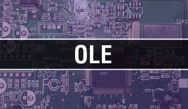在电路板中使用计算机芯片来说明Ole概念 Ole闭合集成电路板背景 电子计算机软硬件技术中的Ole主板数字芯片背板 — 图库照片