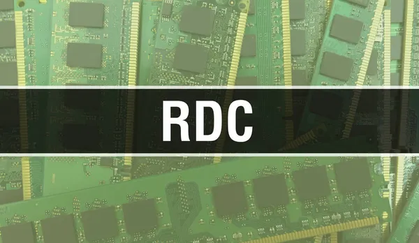 Rdcテキストは ソフトウェア開発者とコンピュータスクリプトの回路基板電子抽象技術の背景に書かれています 集積回路のRdc概念 Rdc集積回路と抵抗 — ストック写真