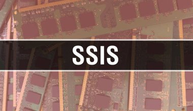 Devre kartında Elektronik Entegre Devre ile SSIS konsepti. Bilgisayar Çipi 'nin soyut teknoloji arka planında olduğu SSIS ve Chip entegre bir devrede kapanıyor. SSIS Arka Gruplandırması