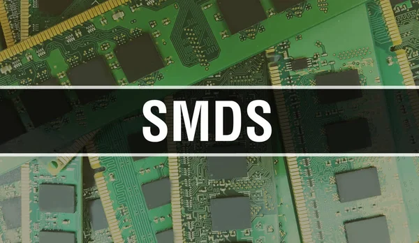 Smds文本写在电路板上 具有软件开发人员和计算机脚本的电子抽象技术背景 Smds集成电路概念 Smds集成电路和电阻 — 图库照片