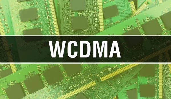 在电路板中使用计算机芯片演示Wcdma概念 Wcdma关闭集成电路板的背景 Wcdma在电子计算机硬件技术中的应用 — 图库照片