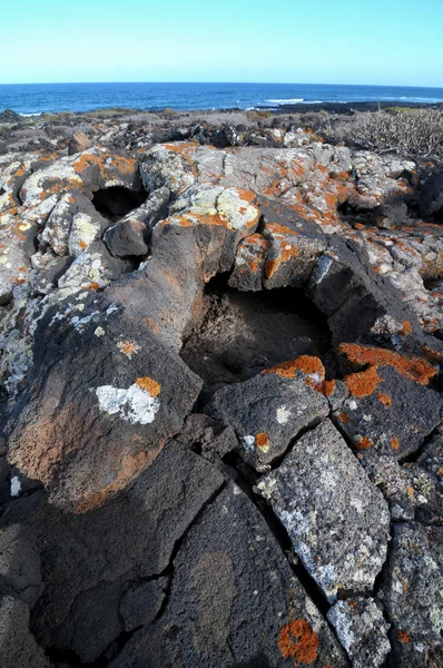 Viejas erupciones volcánicas cerca del mar —  Fotos de Stock