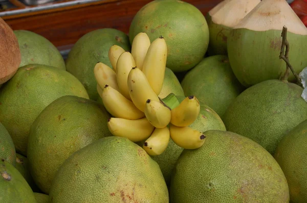 Banane e cocco — Foto Stock