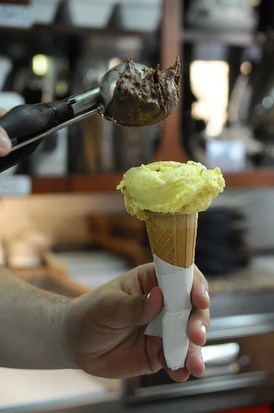 Eiscreme zubereiten — Stockfoto