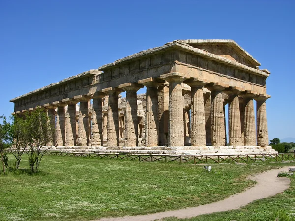 Bir Yunan tapınağı Güney İtalya — Stok fotoğraf