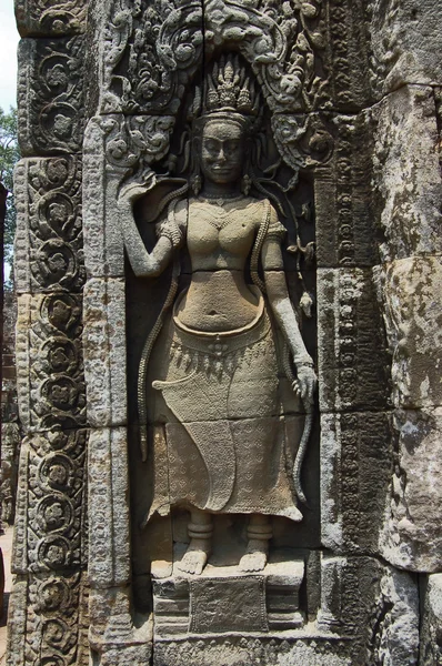 Een standbeeld van de bas-reliëf van de khmer cultuur — Stockfoto