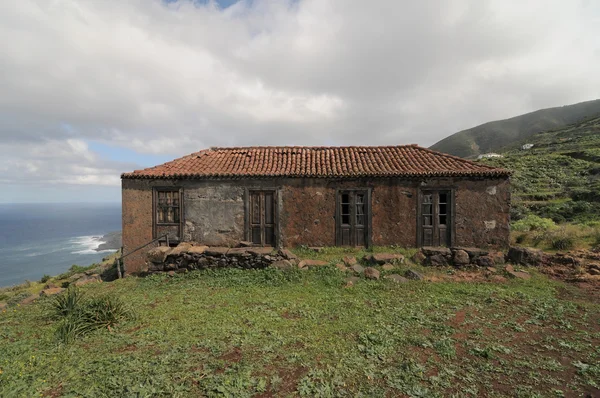 Bruin oude vakantiehuis — Stockfoto