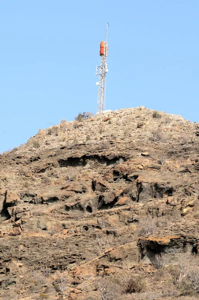 Antennes au sommet d'une colline — Photo