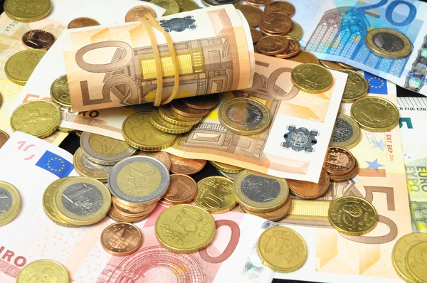 Geld verstreut — Stockfoto