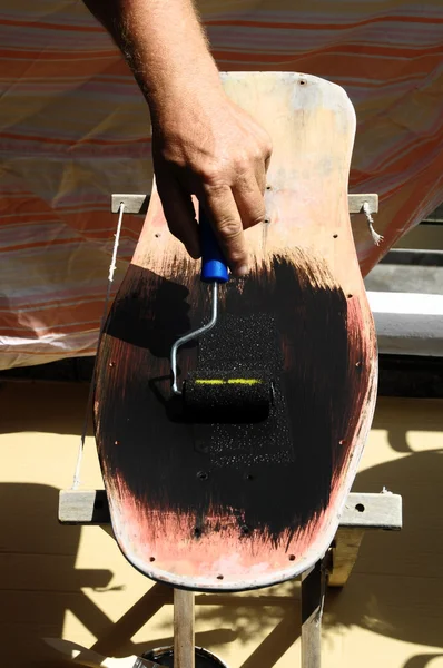 Восстановить старинный скейтборд — стоковое фото