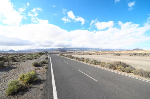 Camino solitario — Foto de Stock