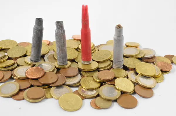 Denaro e armi Concetto Bullet e denaro — Foto Stock