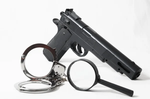 Weapon Crime Concept Gun and Handcuffs — Stock Photo, Image